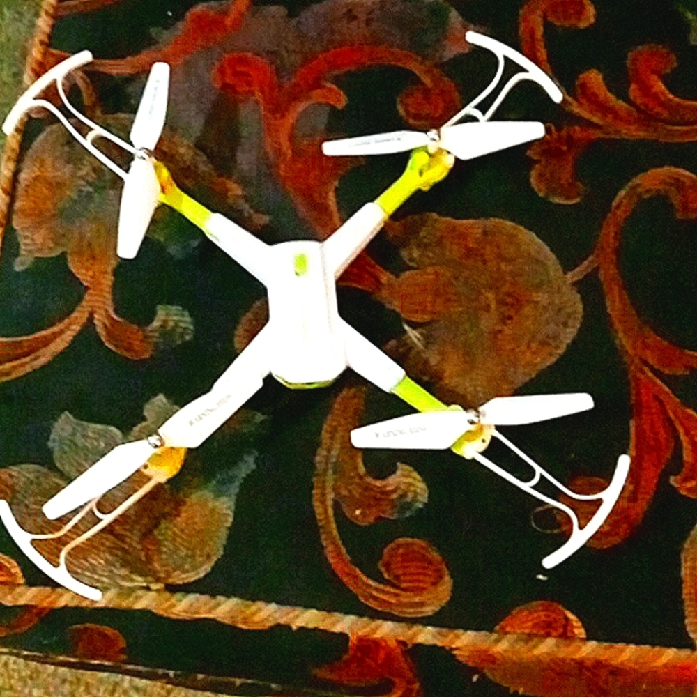 Syma 800Drone with remote & flying propellers extra battery remote& camera